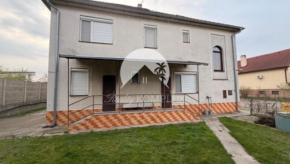 Reality KOMPLEX s.r.o Vám exkluzívne ponúka rodinný dom v obci Čičov