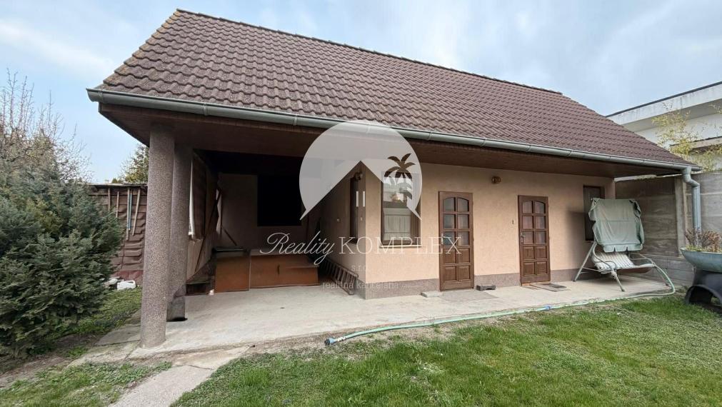 Reality KOMPLEX s.r.o Vám exkluzívne ponúka rodinný dom v obci Čičov