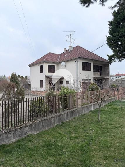 Reality KOMPLEX s.r.o Vám exkluzívne ponúka rodinný dom v obci Čičov