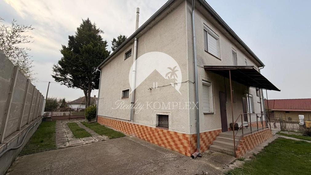 Reality KOMPLEX s.r.o Vám exkluzívne ponúka rodinný dom v obci Čičov