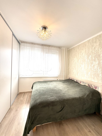 Reality KOMPLEX s.r.o. Vám ponúka na PREDAJ tento nádherný, kompletne zrekonštruovaný a zariadený trojizbový byt v Komárne.