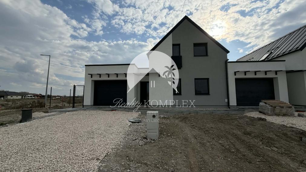 Reality KOMPLEX s.r.o Vám ponúka na predaj novostavbu v Kolárove