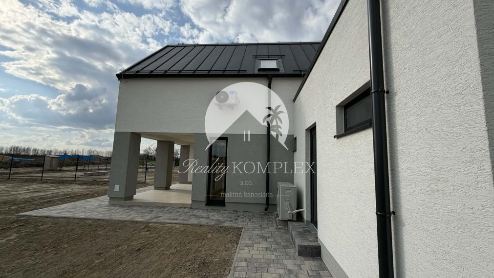 Reality KOMPLEX s.r.o Vám ponúka na predaj novostavbu v Kolárove