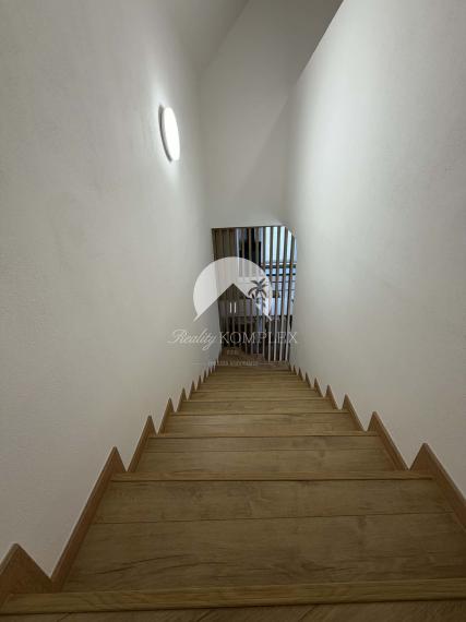 Reality KOMPLEX s.r.o Vám ponúka na predaj novostavbu v Kolárove