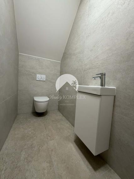 Reality KOMPLEX s.r.o Vám ponúka na predaj novostavbu v Kolárove