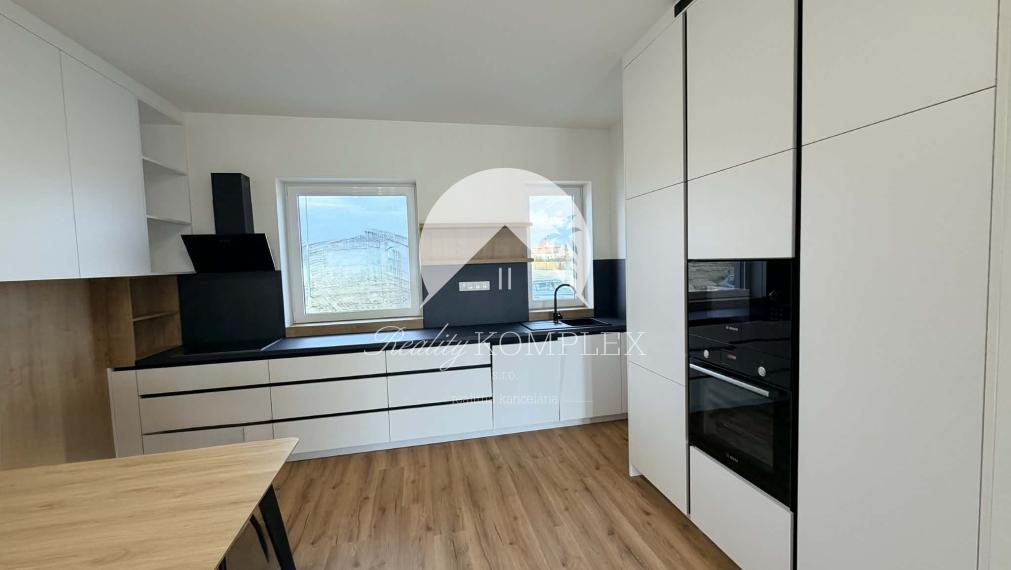 Reality KOMPLEX s.r.o Vám ponúka na predaj rodinnỳ dom