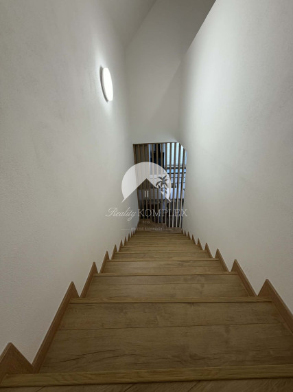 Reality KOMPLEX s.r.o Vám ponúka na predaj rodinnỳ dom