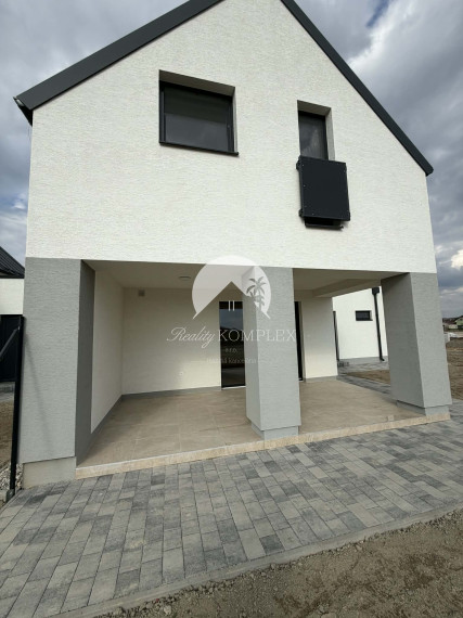 Reality KOMPLEX s.r.o Vám ponúka na predaj rodinnỳ dom