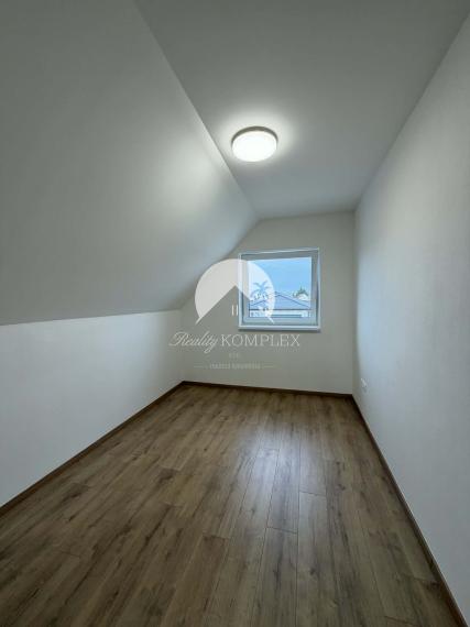 Reality KOMPLEX s.r.o Vám ponúka na predaj rodinnỳ dom