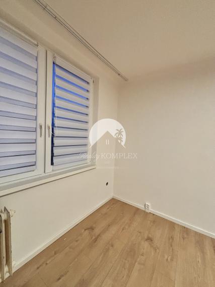 Iba u nás Vám Reality KOMPLEX s.r.o., ponúka nezariadenú rekonštruovanú garzónku na Komenského ulici v Komárne  od spoľahlivého majiteľa!!!!