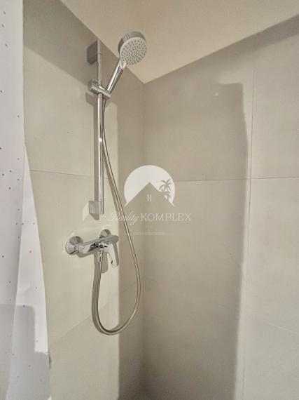 Iba u nás Vám Reality KOMPLEX s.r.o., ponúka nezariadenú rekonštruovanú garzónku na Komenského ulici v Komárne  od spoľahlivého majiteľa!!!!