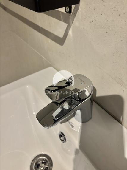 Iba u nás Vám Reality KOMPLEX s.r.o., ponúka nezariadenú rekonštruovanú garzónku na Komenského ulici v Komárne  od spoľahlivého majiteľa!!!!