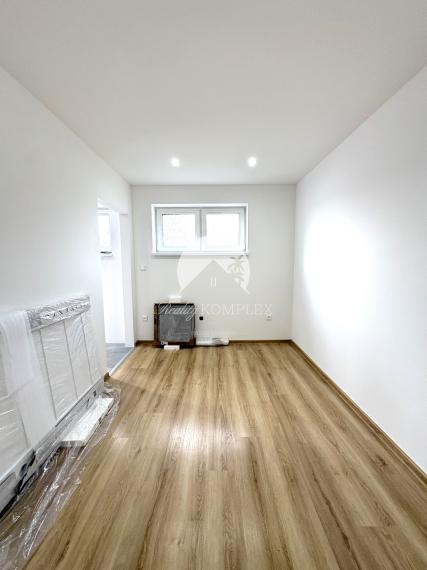 EXKLUZÍVNE IBA U NÁS !!! Reality Komplex s.r.o. vám ponúka na predaj výnimočnú novostavbu víkendového domu v jednej z najlukratívnejších lokalít – len 50 metrov od nádherného Dunaja v Moči.