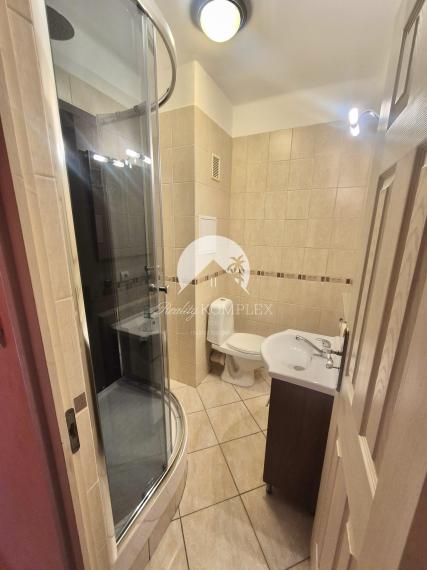 Reality KOMPLEX s.r.o., Vám ponúka na PREDAJ atraktívnu garzónku v mimoriadne vyhľadávanej lokalite Mesta Komárno.