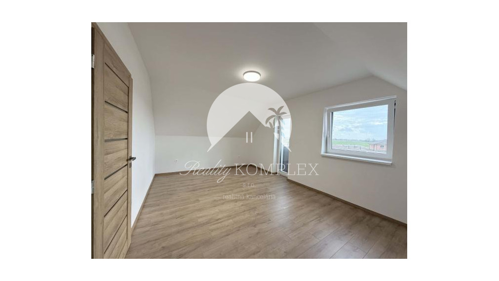 Reality KOMPLEX s.r.o. Vám ponúka na predaj tri moderné radové rodinné domy, nachádzajúce sa vedľa seba v novej, vyhľadávanej mestskej časti Kolárova.