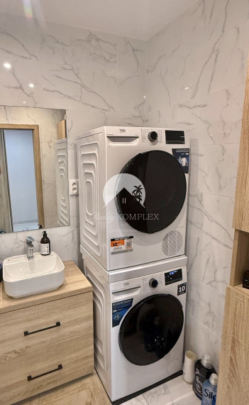 Iba u nás Vám Reality KOMPLEX s.r.o., ponúka na predaj dokonalý 2 izbový byt po kompletnej rekonštrukcií na Meštianskej ulici v meste Komárno !