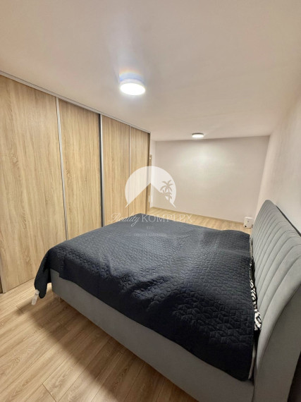 Iba u nás Vám Reality KOMPLEX s.r.o., ponúka na predaj dokonalý 2 izbový byt po kompletnej rekonštrukcií na Meštianskej ulici v meste Komárno !