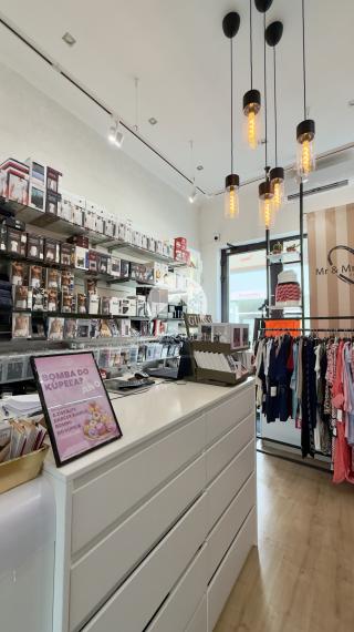 EXKLUZÍVNE NA PREDAJ ZABEHNUTÁ PREVÁDZKA SO ZNAČKOVOU SPODNOU BIELIZŇOU V CENTRE KOMÁRNA