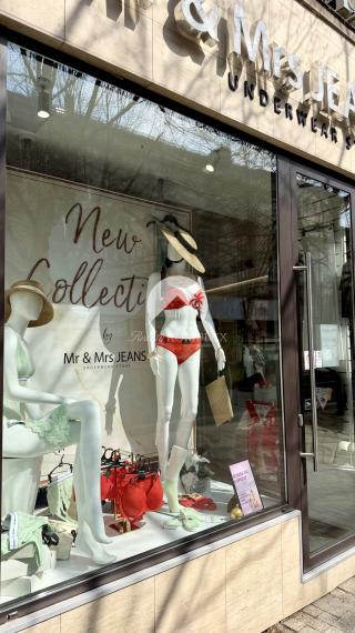 EXKLUZÍVNE NA PREDAJ ZABEHNUTÁ PREVÁDZKA SO ZNAČKOVOU SPODNOU BIELIZŇOU V CENTRE KOMÁRNA