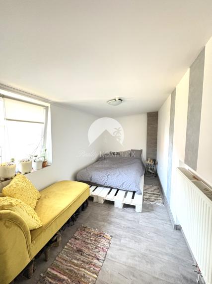 Exkluzívne iba u nás !!! Reality KOMPLEX s.r.o., Vám ponúka zrekonštruovaný 4 izbový rodinný dom s pozemkom vo vyhľadávanej lokalite v úplne tichom prostredí, obci Pribeta !!!