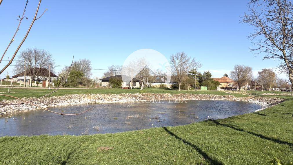 Exkluzívne iba u nás !!! Reality KOMPLEX s.r.o., Vám ponúka zrekonštruovaný 4 izbový rodinný dom s pozemkom vo vyhľadávanej lokalite v úplne tichom prostredí, obci Pribeta !!!