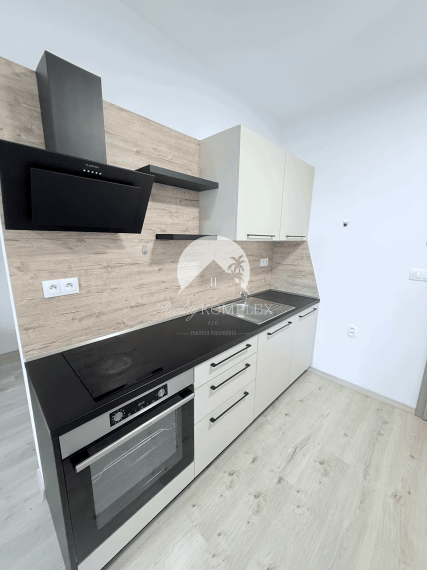 Reality KOMPLEX s.r.o. Vám ponúka NA PRENÁJOM garsónku s vl. parkovacím miestom v DS