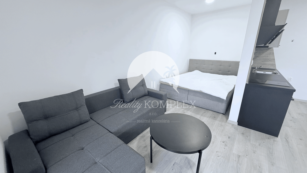 Reality KOMPLEX s.r.o. Vám ponúka NA PRENÁJOM garsónku s vl. parkovacím miestom v DS