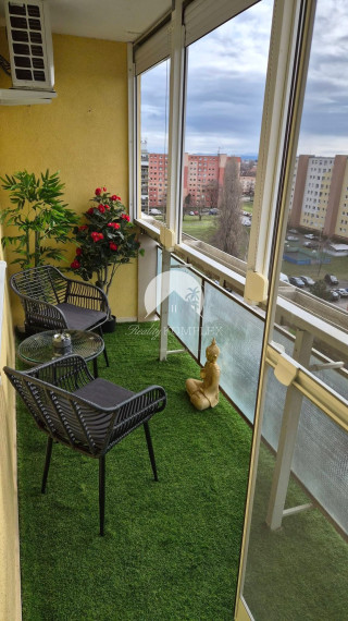 Nádherný trojizbový byt s balkónom s krásnym výhľadom na PREDAJ v Komárne!