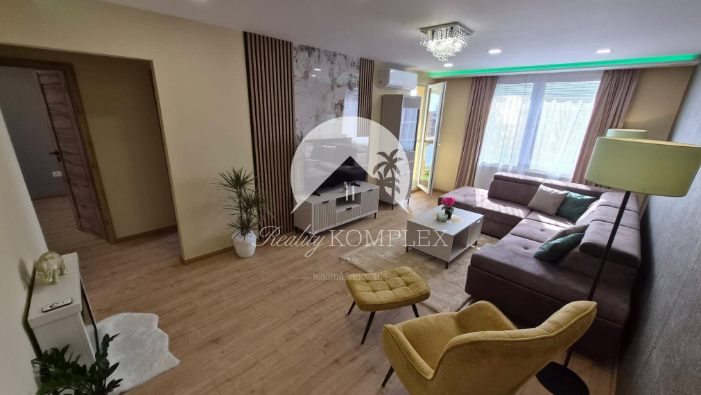 Nádherný trojizbový byt s balkónom s krásnym výhľadom na PREDAJ v Komárne!