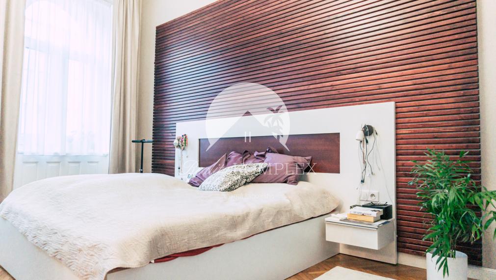 Reality KOMPLEX s.r.o. Vám ponúka na predaj jedinečný 3-izbový meštiansky byt, ktorý sa nachádza priamo v historickom centre mesta Komárno na ulici Pohraničná.