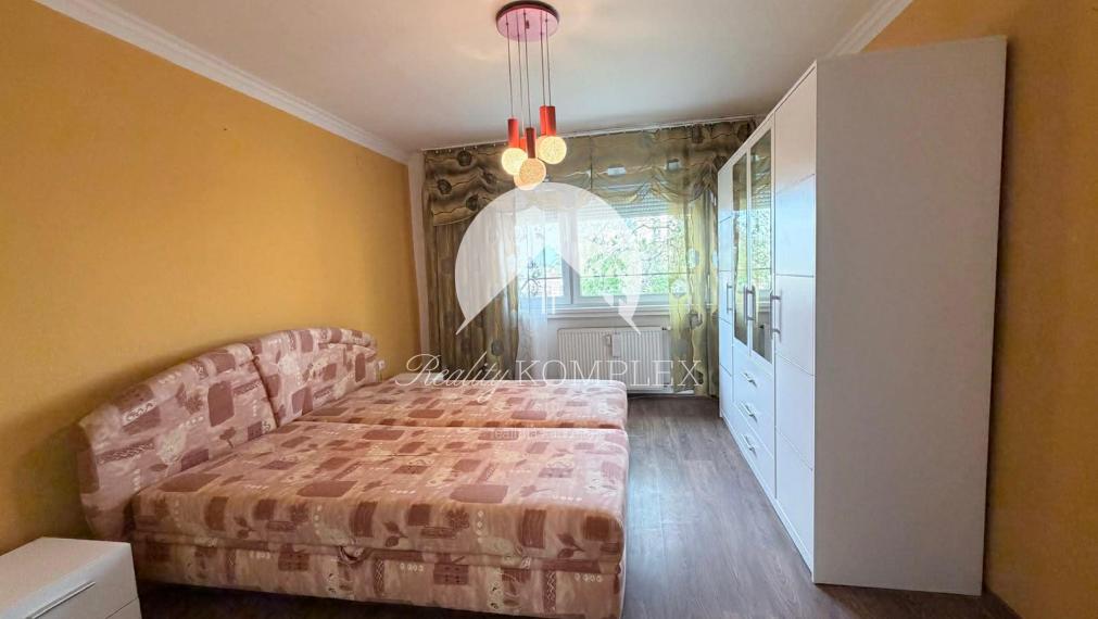 Reality KOMPLEX s.r.o. Vám ponúka na predaj 2-izbový byt nachádzajúci sa na ulici Budovateľskej v Komárne