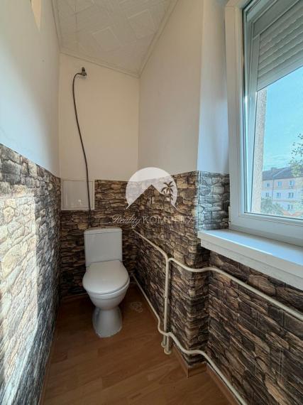 Reality KOMPLEX s.r.o. Vám ponúka na predaj 2-izbový byt nachádzajúci sa na ulici Budovateľskej v Komárne