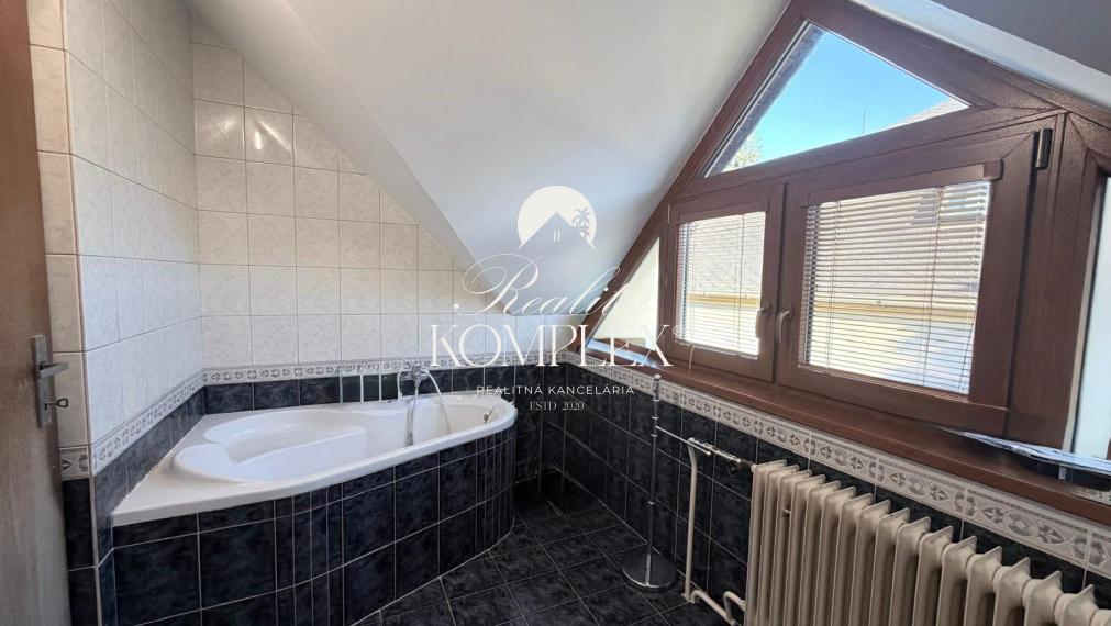 Reality KOMPLEX s.r.o Vám exkluzívne ponúka rodinny dom na predaj v Kolárove