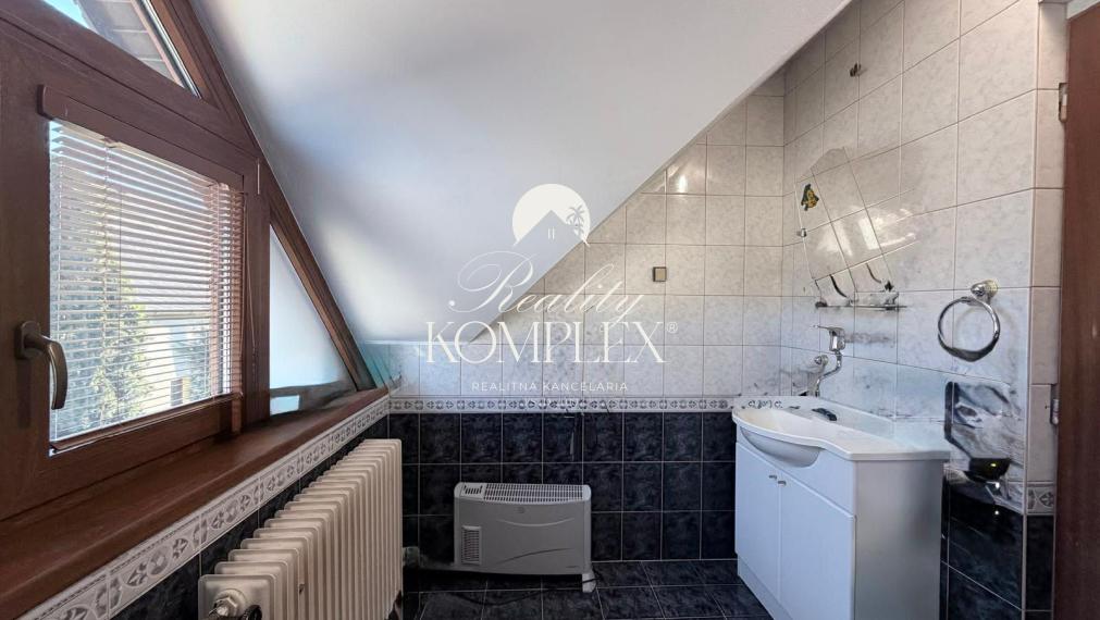 Reality KOMPLEX s.r.o Vám exkluzívne ponúka rodinny dom na predaj v Kolárove