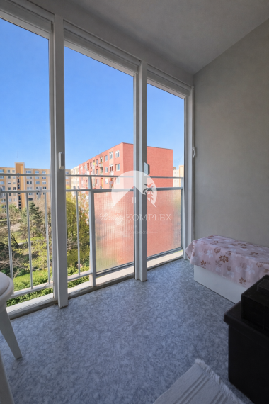 Reality KOMPLEX s.r.o. ponúka na PREDAJ zariadený veľkometrážny 3-izbový byt v Dunajskej Strede