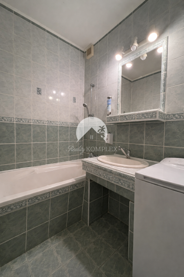 Reality KOMPLEX s.r.o. ponúka na PREDAJ zariadený veľkometrážny 3-izbový byt v Dunajskej Strede