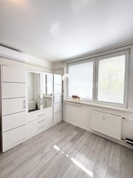 Iba u nás!!! Reality KOMPLEX s.r.o.,Vám ponúka na prenájom moderne zrekonštruovaný, zariadení 1-izbový byt v tichej časti Komárna !!!