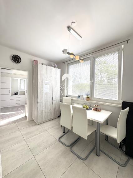 Iba u nás!!! Reality KOMPLEX s.r.o.,Vám ponúka na prenájom moderne zrekonštruovaný, zariadení 1-izbový byt v tichej časti Komárna !!!