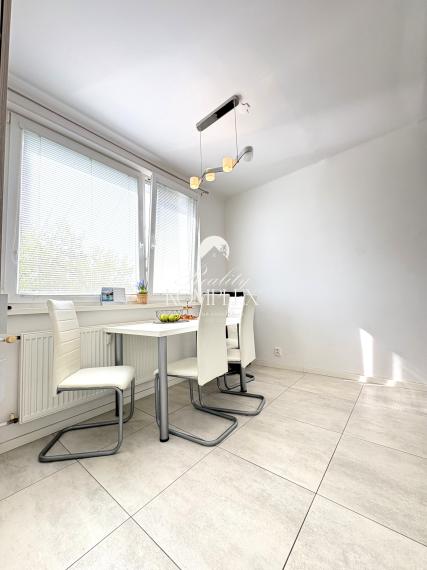 Iba u nás!!! Reality KOMPLEX s.r.o.,Vám ponúka na prenájom moderne zrekonštruovaný, zariadení 1-izbový byt v tichej časti Komárna !!!