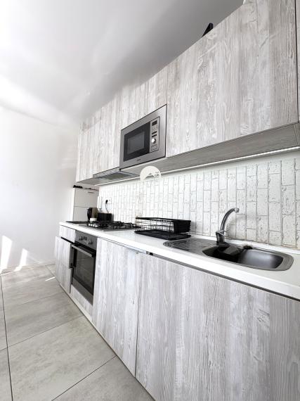 Iba u nás!!! Reality KOMPLEX s.r.o.,Vám ponúka na prenájom moderne zrekonštruovaný, zariadení 1-izbový byt v tichej časti Komárna !!!