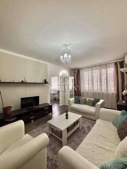 Exkluzívne iba u nás Vám Reality KOMPLEX s.r.o., ponúka na prenájom  zariadený, veľkoplošný dvojizbový  byt v atraktívnej lokalite mesta Komárno.