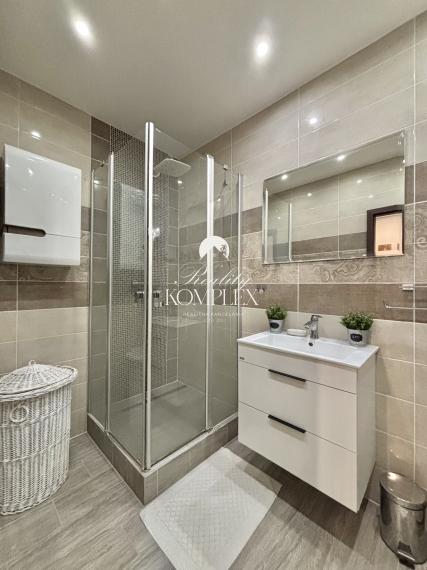 Exkluzívne iba u nás Vám Reality KOMPLEX s.r.o., ponúka na prenájom  zariadený, veľkoplošný dvojizbový  byt v atraktívnej lokalite mesta Komárno.