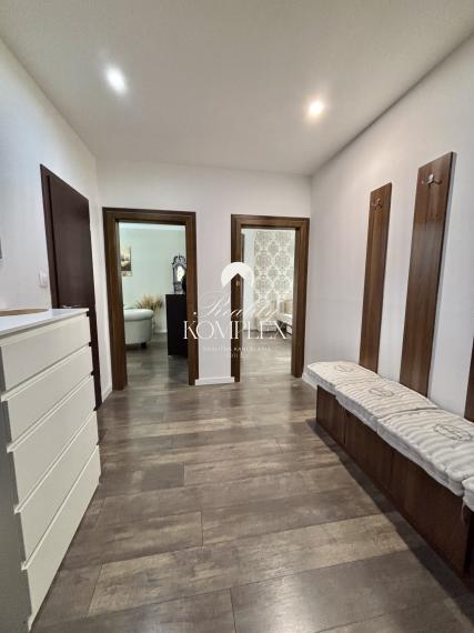 Exkluzívne iba u nás Vám Reality KOMPLEX s.r.o., ponúka na prenájom  zariadený, veľkoplošný dvojizbový  byt v atraktívnej lokalite mesta Komárno.