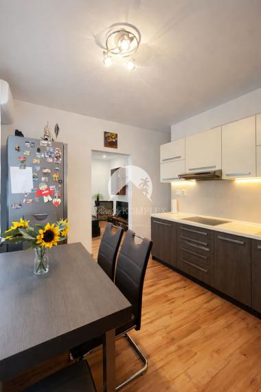 Reality KOMPLEX s.r.o. Vám  ponúka na predaj 3 izbový byt v meste Komárno.