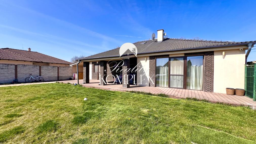 Reality KOMPLEX s.r.o. ponúka na PREDAJ EXKLUZÍVNY 4-IZBOVÝ RODINNÝ DOM S BAZÉNOM V GABČÍKOVE