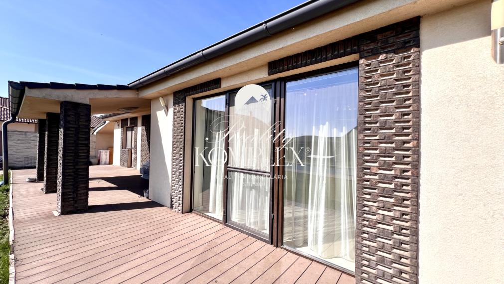 Reality KOMPLEX s.r.o. ponúka na PREDAJ EXKLUZÍVNY 4-IZBOVÝ RODINNÝ DOM S BAZÉNOM V GABČÍKOVE