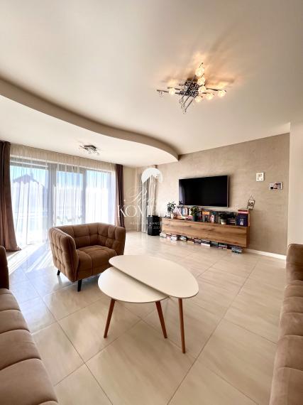 Reality KOMPLEX s.r.o. ponúka na PREDAJ EXKLUZÍVNY 4-IZBOVÝ RODINNÝ DOM S BAZÉNOM V GABČÍKOVE