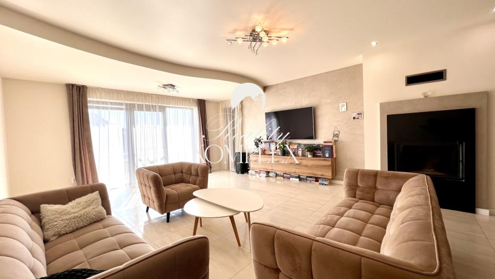 Reality KOMPLEX s.r.o. ponúka na PREDAJ EXKLUZÍVNY 4-IZBOVÝ RODINNÝ DOM S BAZÉNOM V GABČÍKOVE