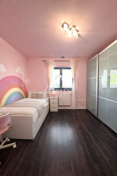 Reality KOMPLEX s.r.o. ponúka na PREDAJ EXKLUZÍVNY 4-IZBOVÝ RODINNÝ DOM S BAZÉNOM V GABČÍKOVE