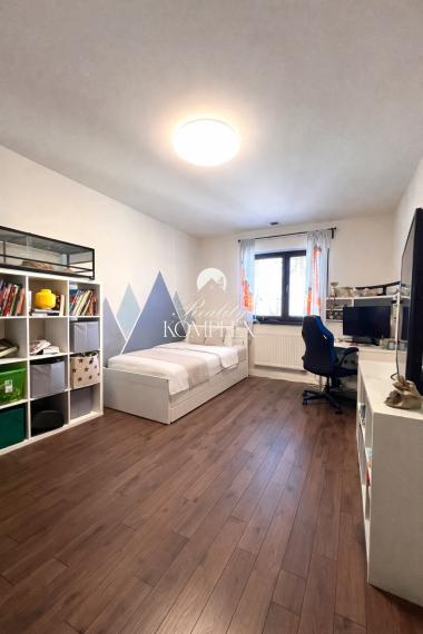 Reality KOMPLEX s.r.o. ponúka na PREDAJ EXKLUZÍVNY 4-IZBOVÝ RODINNÝ DOM S BAZÉNOM V GABČÍKOVE